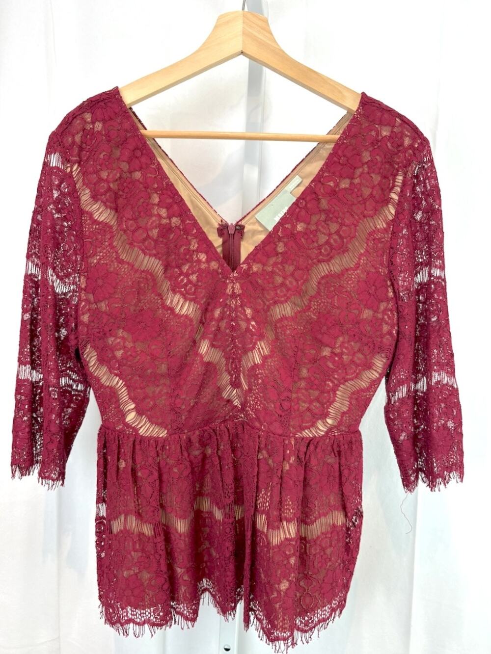 MAEVE  Anthropologie Lace Peplum Illusion Top Size M V Neck 3/4 Sleeve Red